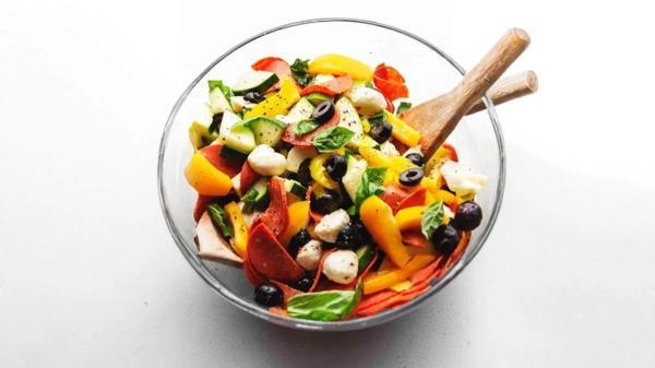 طرز تهیه سالاد پپرونی با و بدون پاستا به سبک ایتالیایی